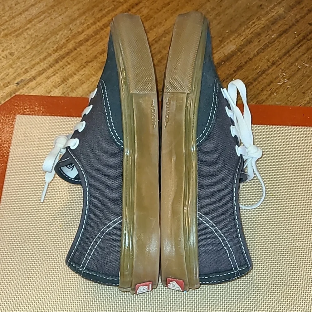 VANS Black Raven Gum Bottom Suede Women's Sneakers sz. 7. (#1559)